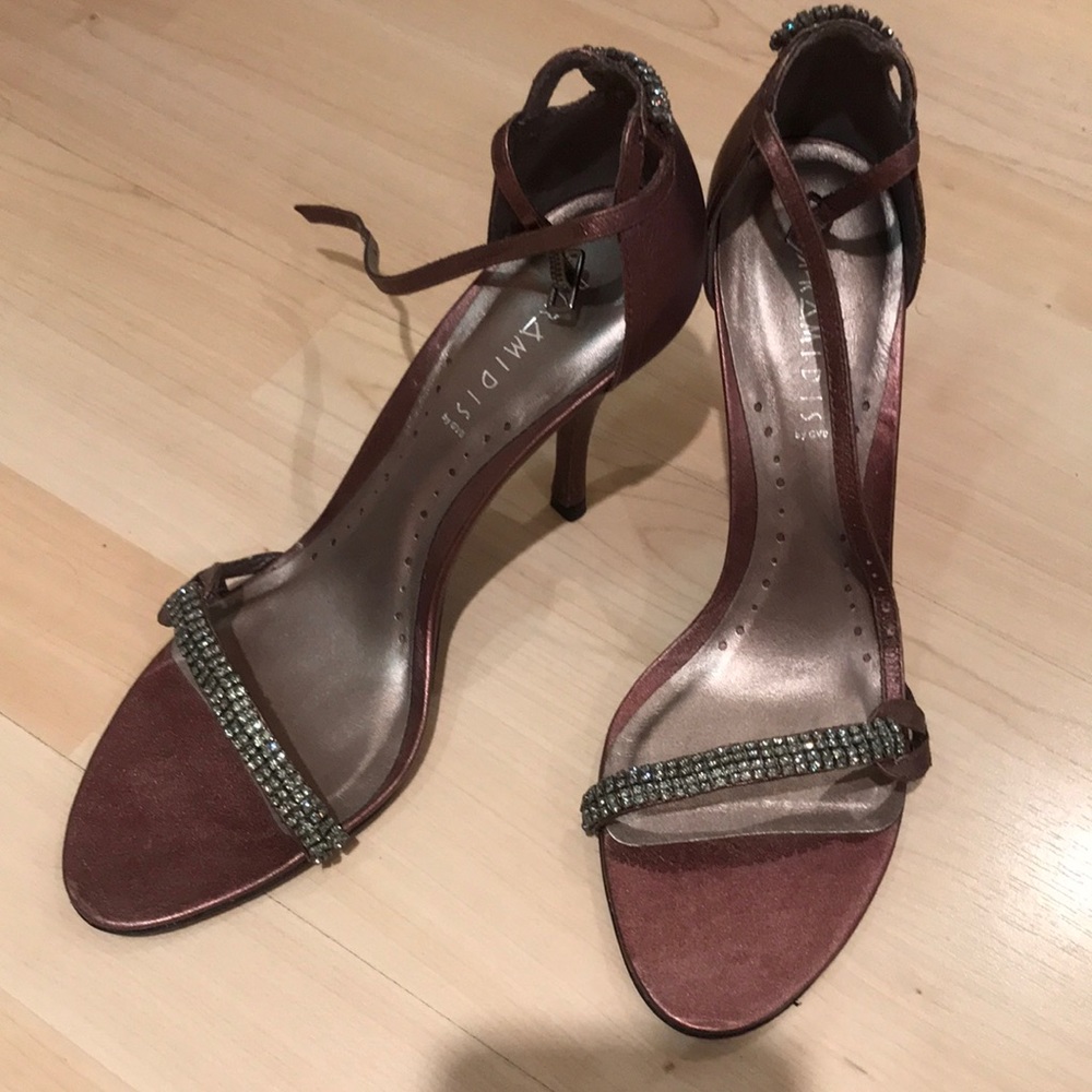 Dressy Pyramids high heel with crystal